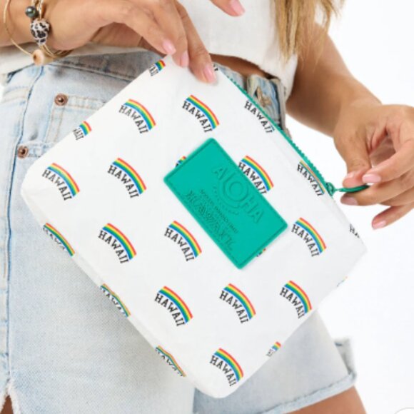 Aloha Collection  Small Pouch UH Vintage Rainbow NWT    * Limited Edition * - Picture 1 of 6